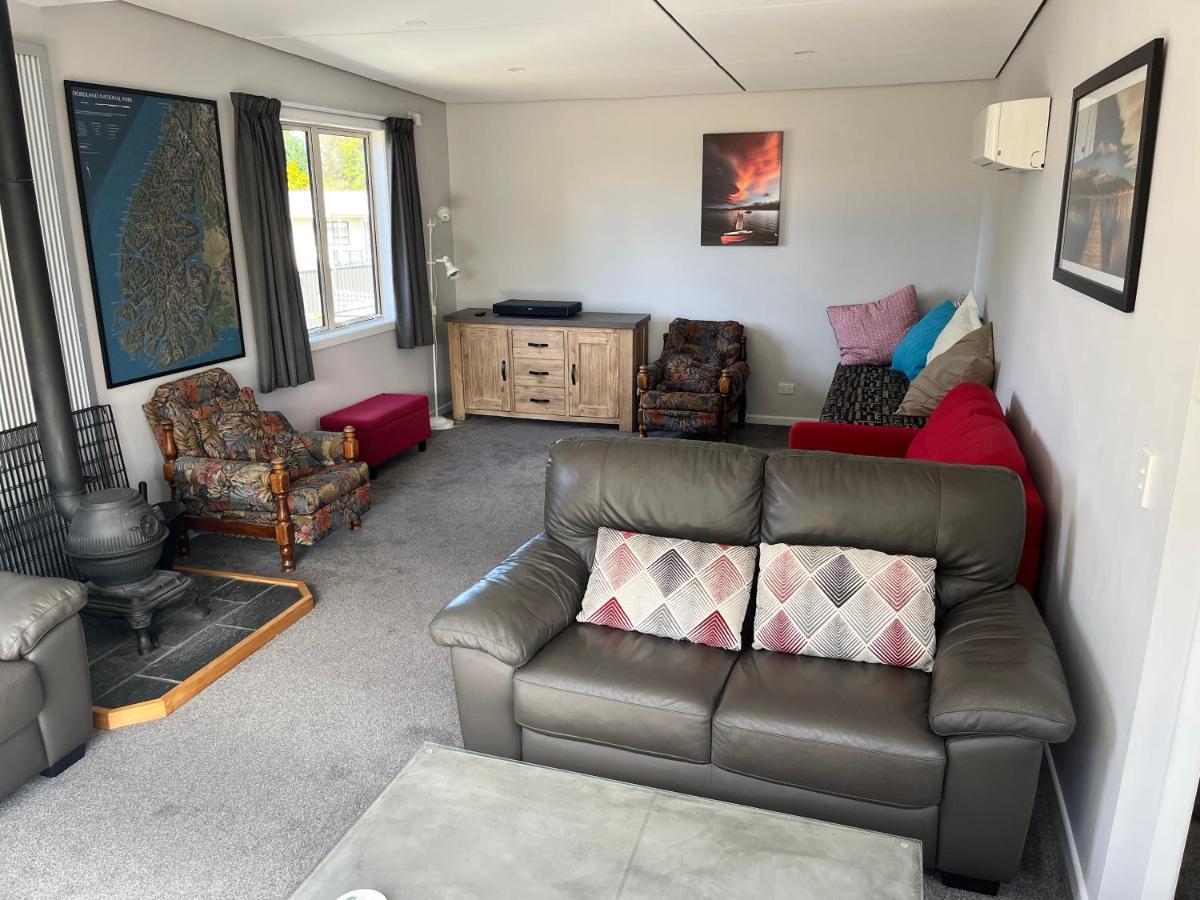 Villa Fergus Hideaway Te Anau Esterno foto